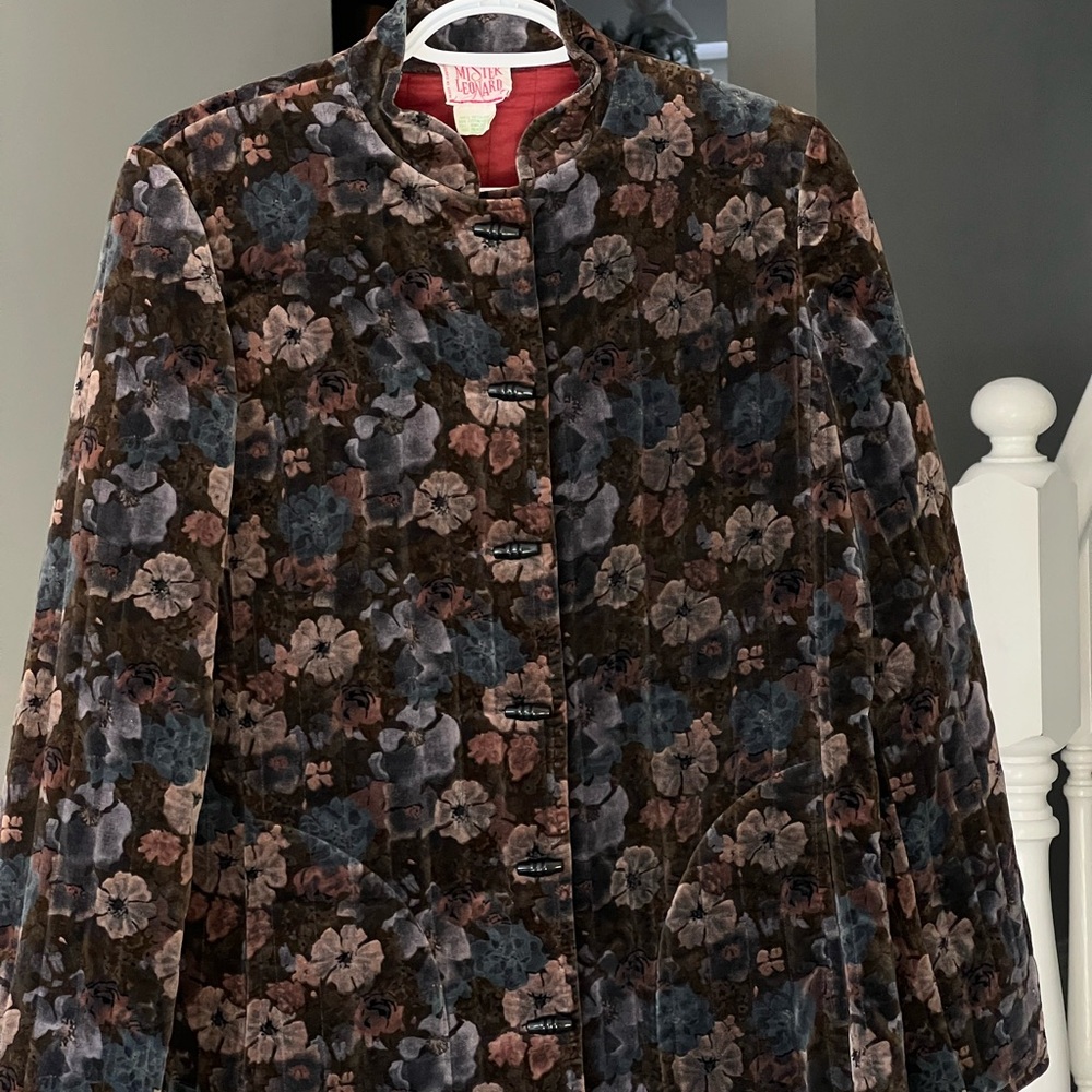 Elegant Brown and Gray Cape with Classic Design